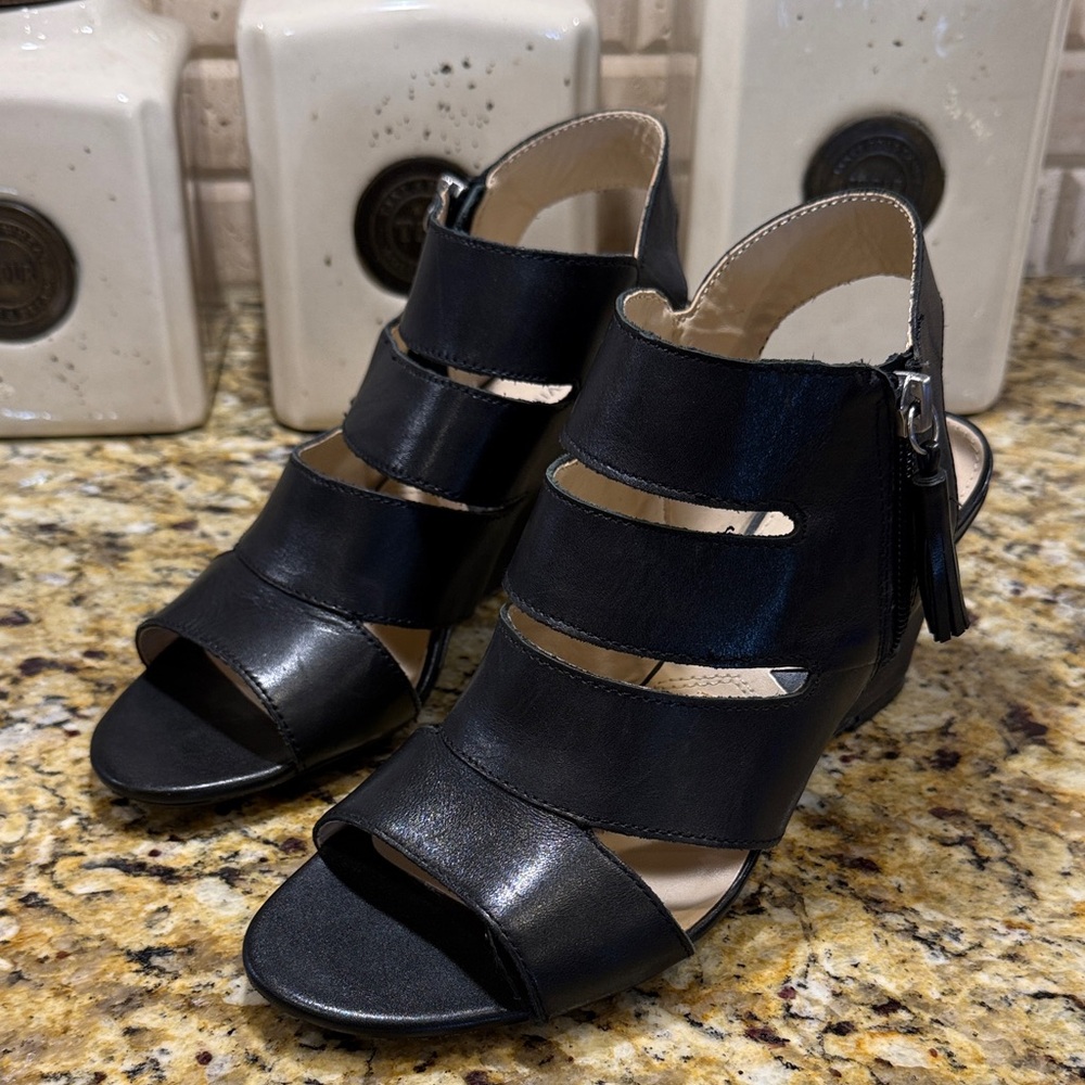 Adrienne Vittadini Raneer sandals